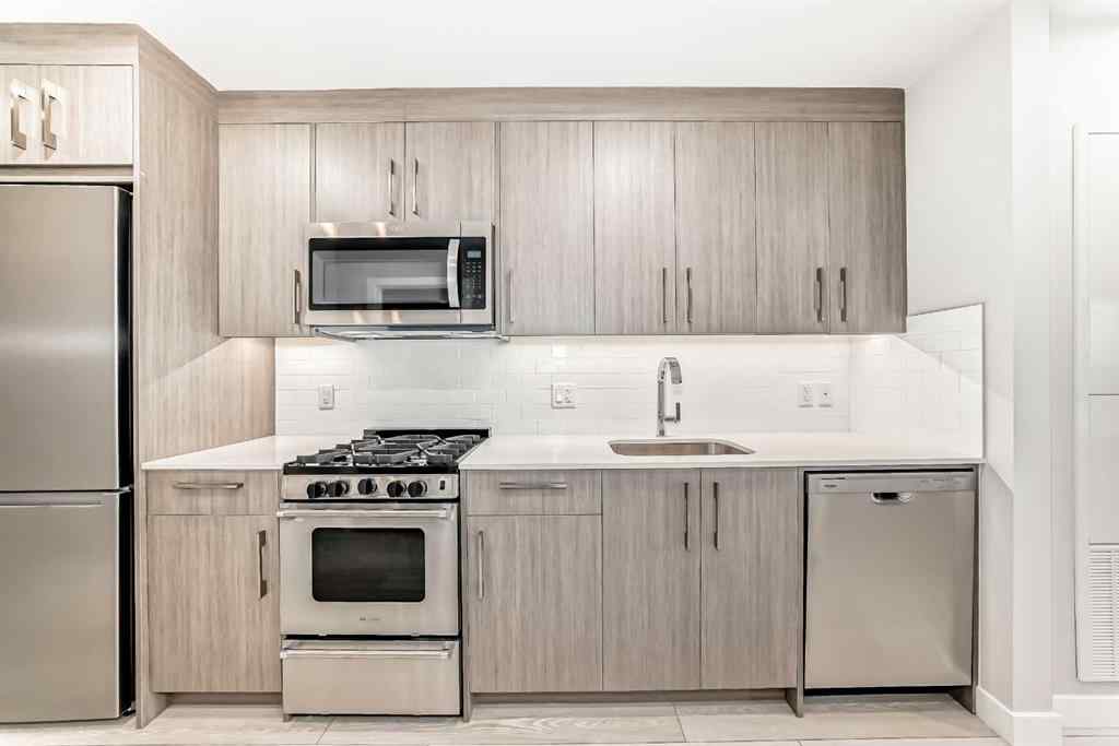 MLS® A2262357 - Unit #206 110 18a street nw   in West Hillhurst Calgary, Residential