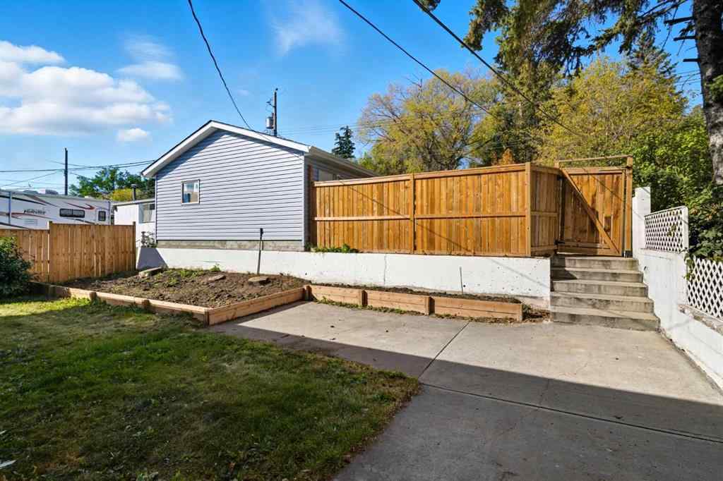 MLS® A2262374 - 2009 Cottonwood Crescent SE in Southview Calgary, Residential