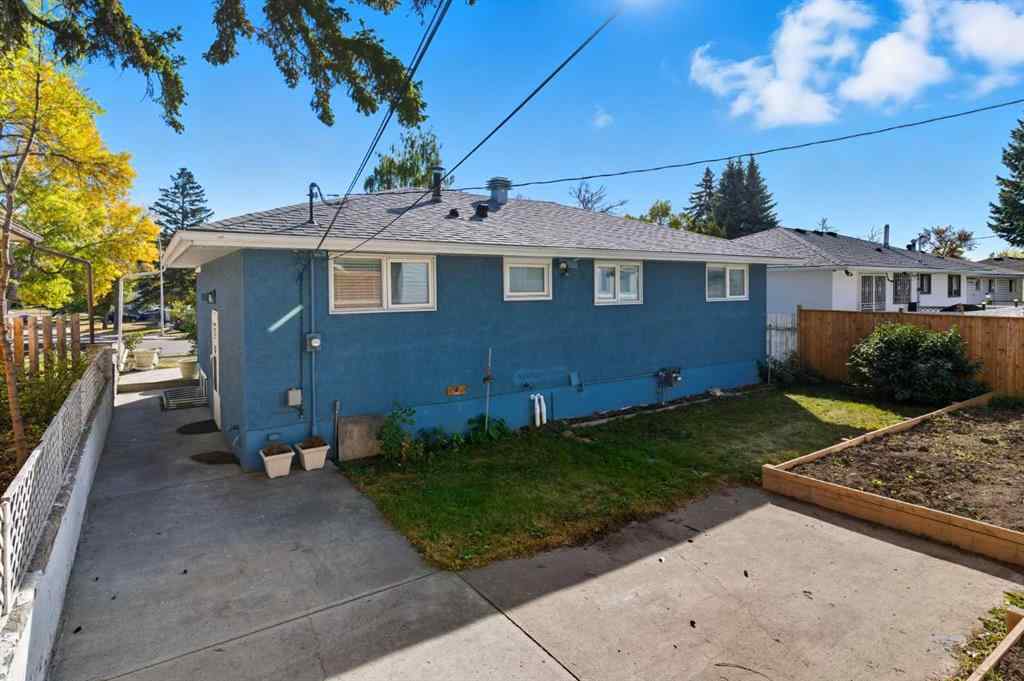 MLS® A2262374 - 2009 Cottonwood Crescent SE in Southview Calgary, Residential