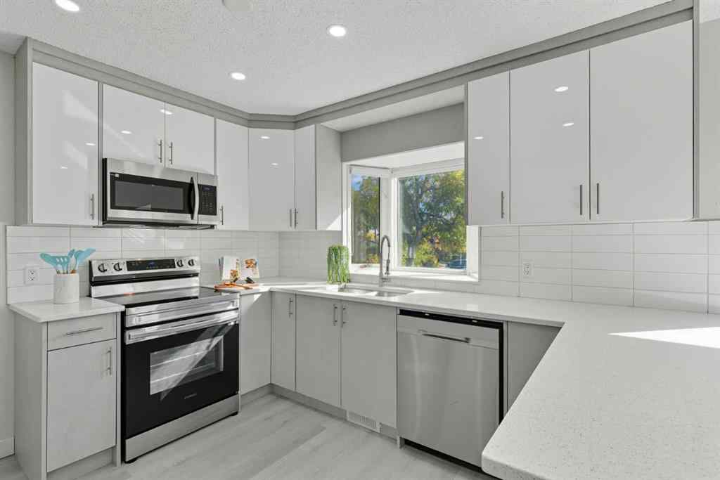 MLS® A2262374 - 2009 Cottonwood Crescent SE in Southview Calgary, Residential