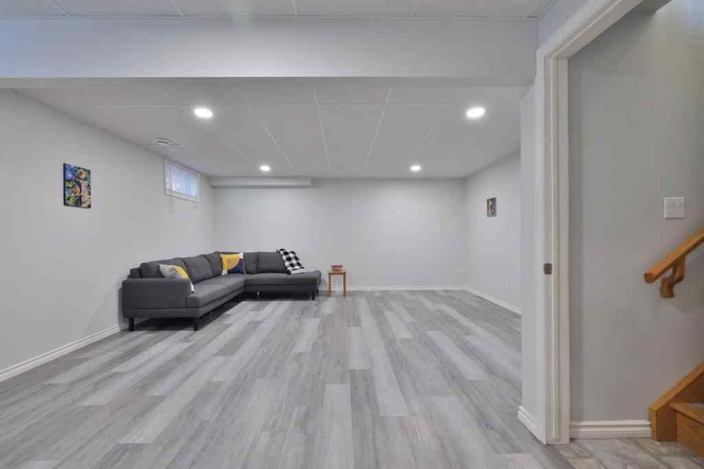 MLS® A2262390 - 6611 33 Avenue  in Century Meadows Camrose, Residential