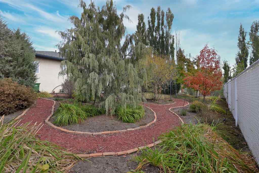 MLS® A2262390 - 6611 33 Avenue  in Century Meadows Camrose, Residential