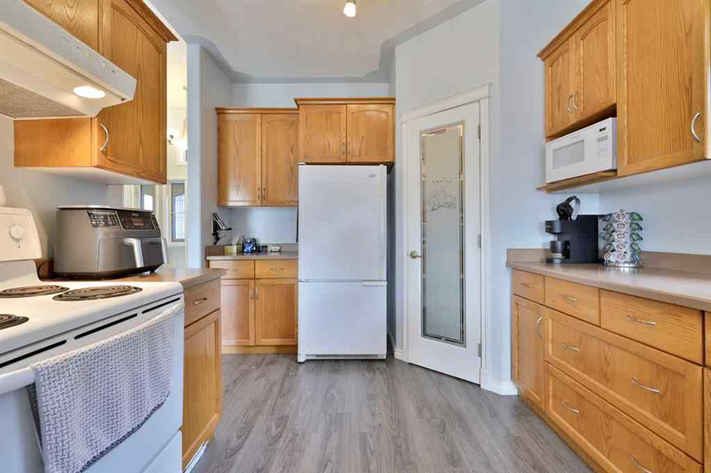 MLS® A2262390 - 6611 33 Avenue  in Century Meadows Camrose, Residential