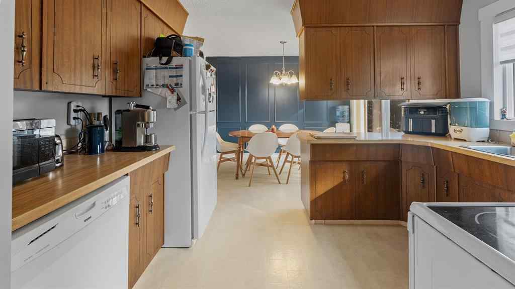 MLS® A2262430 - 6107 36 Avenue  in Grandview Camrose, Residential