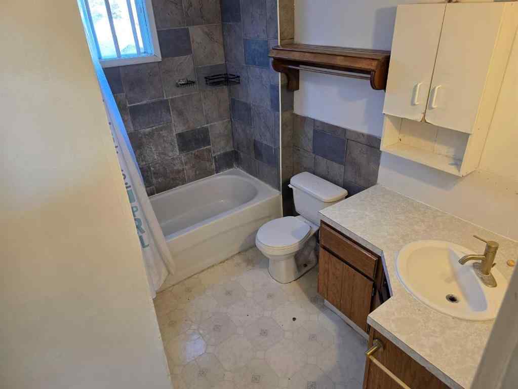 MLS® A2262440 - 5033 48 Street  in Sedgewick Sedgewick, Residential