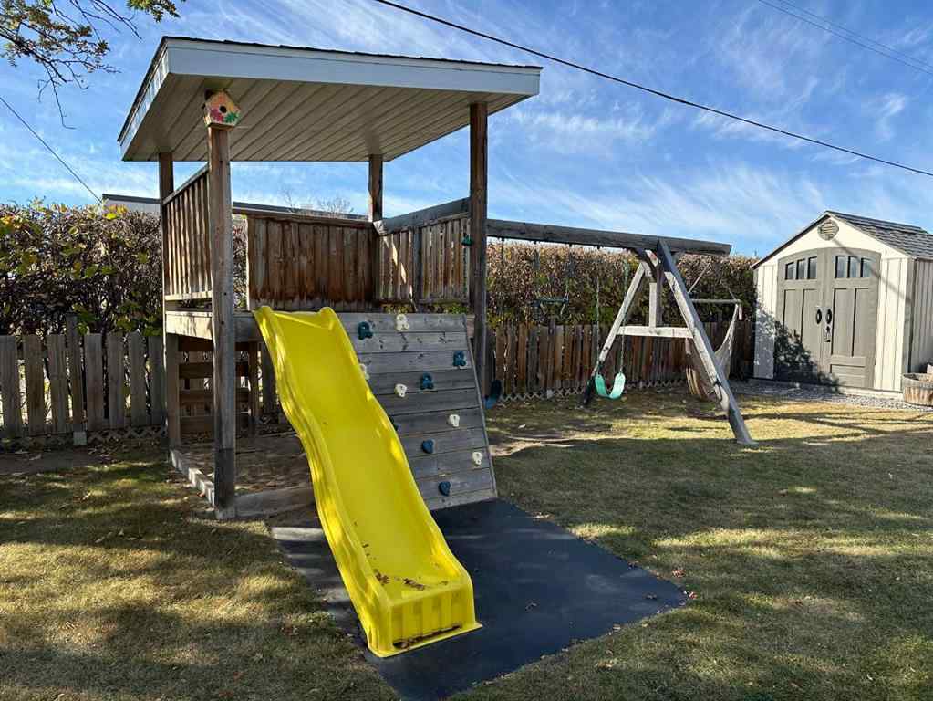 MLS® A2262450 - 5213 49 Avenue  in Central Ponoka Ponoka, Residential