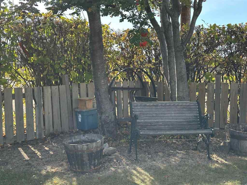 MLS® A2262450 - 5213 49 Avenue  in Central Ponoka Ponoka, Residential