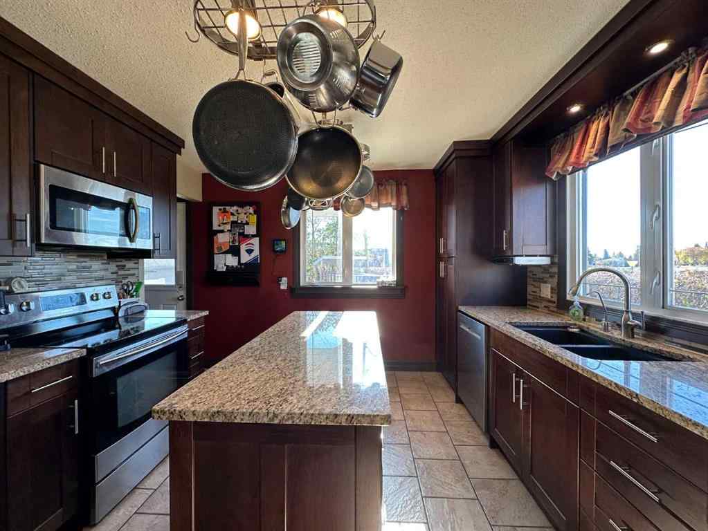 MLS® A2262450 - 5213 49 Avenue  in Central Ponoka Ponoka, Residential