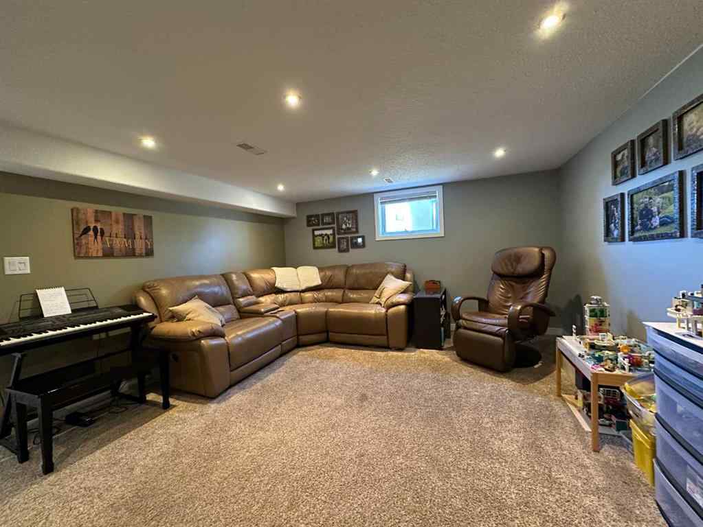 MLS® A2262450 - 5213 49 Avenue  in Central Ponoka Ponoka, Residential