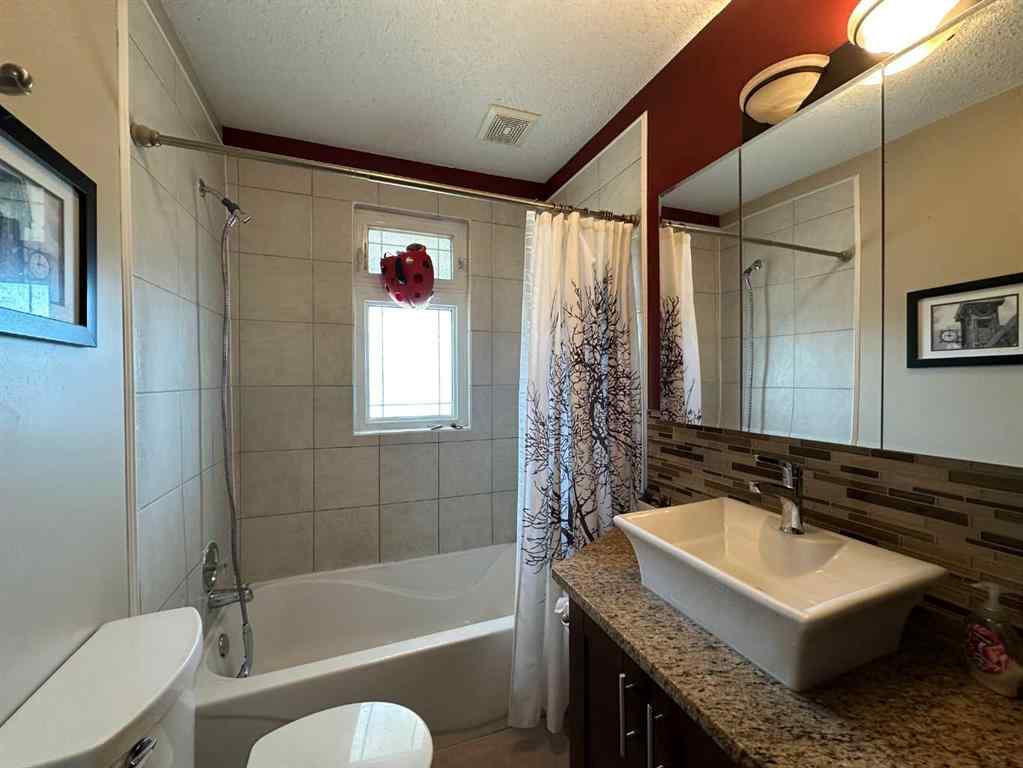 MLS® A2262450 - 5213 49 Avenue  in Central Ponoka Ponoka, Residential