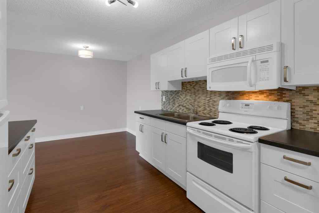 MLS® A2262453 - Unit #204 3606 Erlton Court SW in Parkhill Calgary, Residential