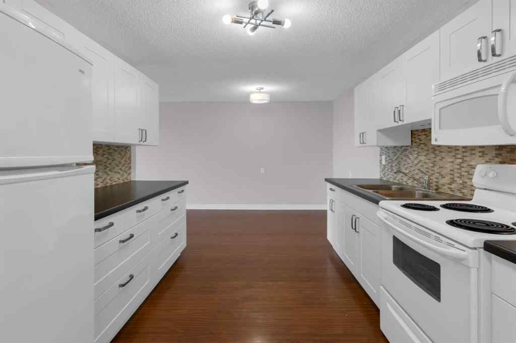 MLS® A2262453 - Unit #204 3606 Erlton Court SW in Parkhill Calgary, Residential