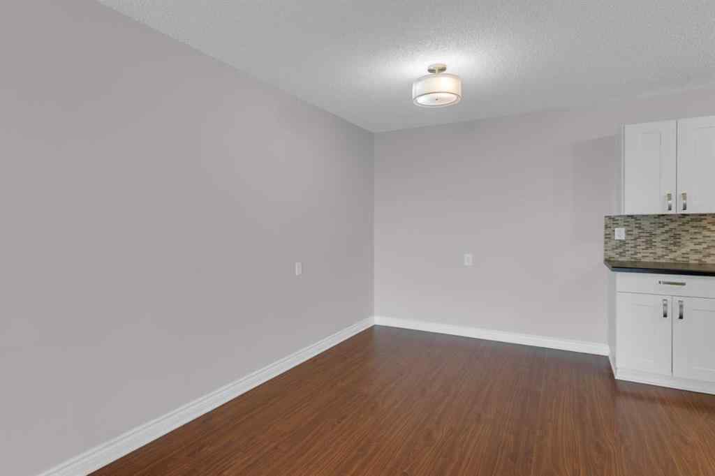 MLS® A2262453 - Unit #204 3606 Erlton Court SW in Parkhill Calgary, Residential