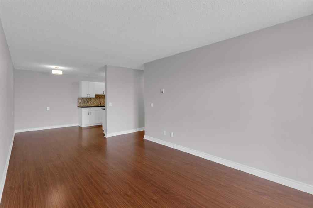 MLS® A2262453 - Unit #204 3606 Erlton Court SW in Parkhill Calgary, Residential