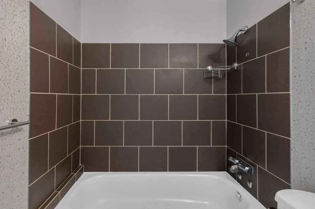 MLS® A2262453 - Unit #204 3606 Erlton Court SW in Parkhill Calgary, Residential