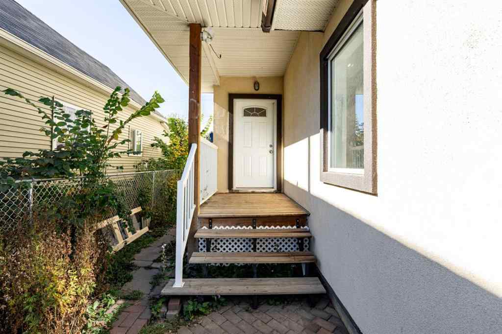 MLS® A2262456 - 5140 51 Street  in Downtown Lacombe Lacombe, Residential