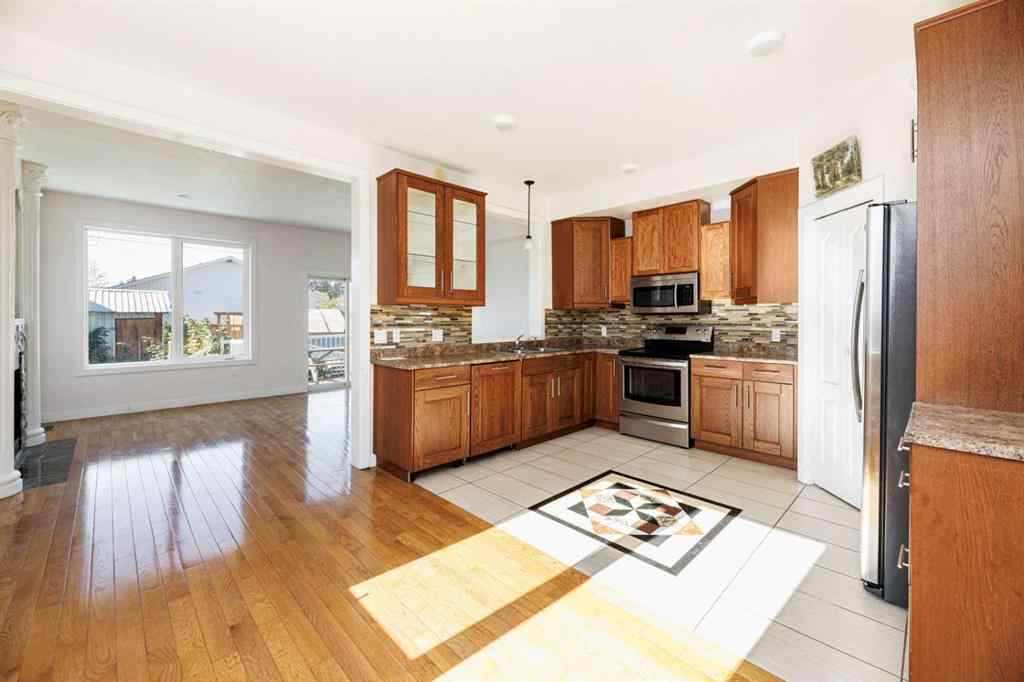 MLS® A2262456 - 5140 51 Street  in Downtown Lacombe Lacombe, Residential