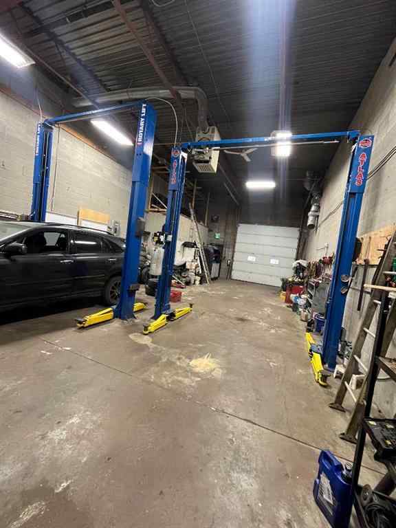 MLS® A2262461 - Unit #11 2235 30 Avenue NE in South Airways Calgary, Commercial