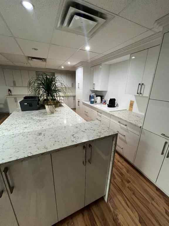 MLS® A2262461 - Unit #11 2235 30 Avenue NE in South Airways Calgary, Commercial