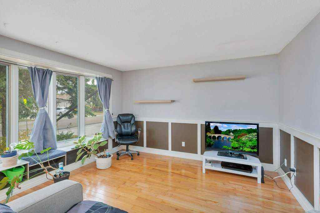 MLS® A2262464 - 7 Nellis Avenue  in Normandeau Red Deer, Residential