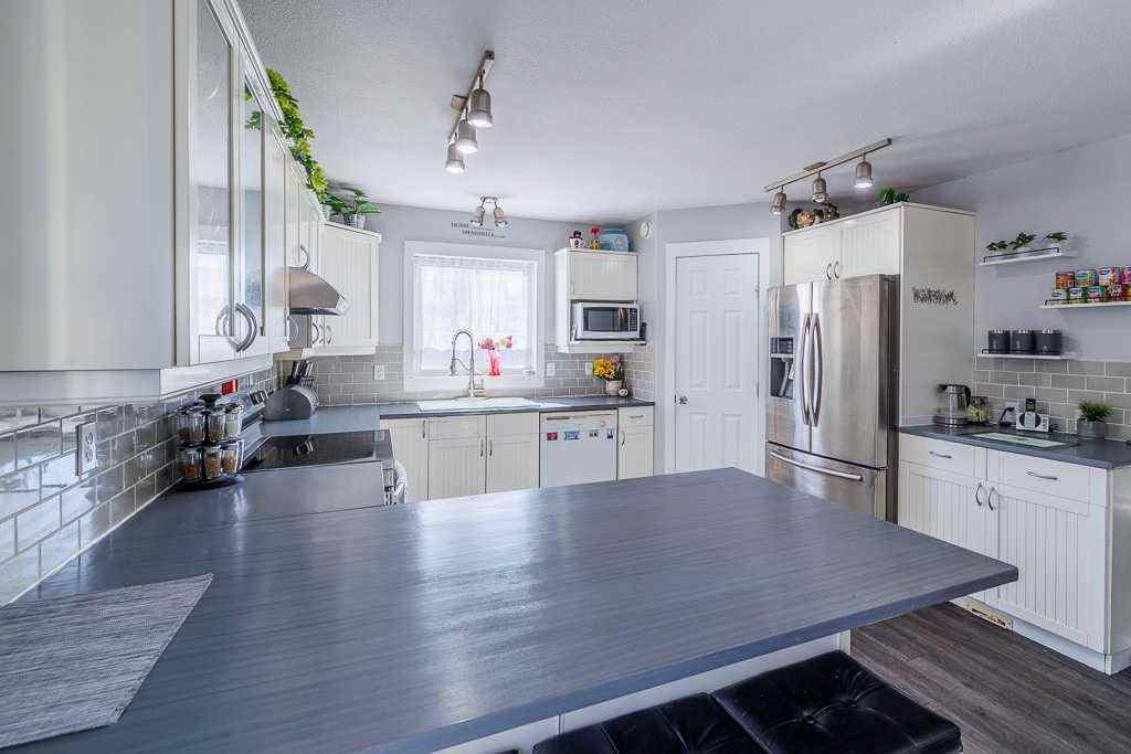 MLS® A2262476 - 65 Fern Glade Crescent  in Fox Run Sylvan Lake, Residential