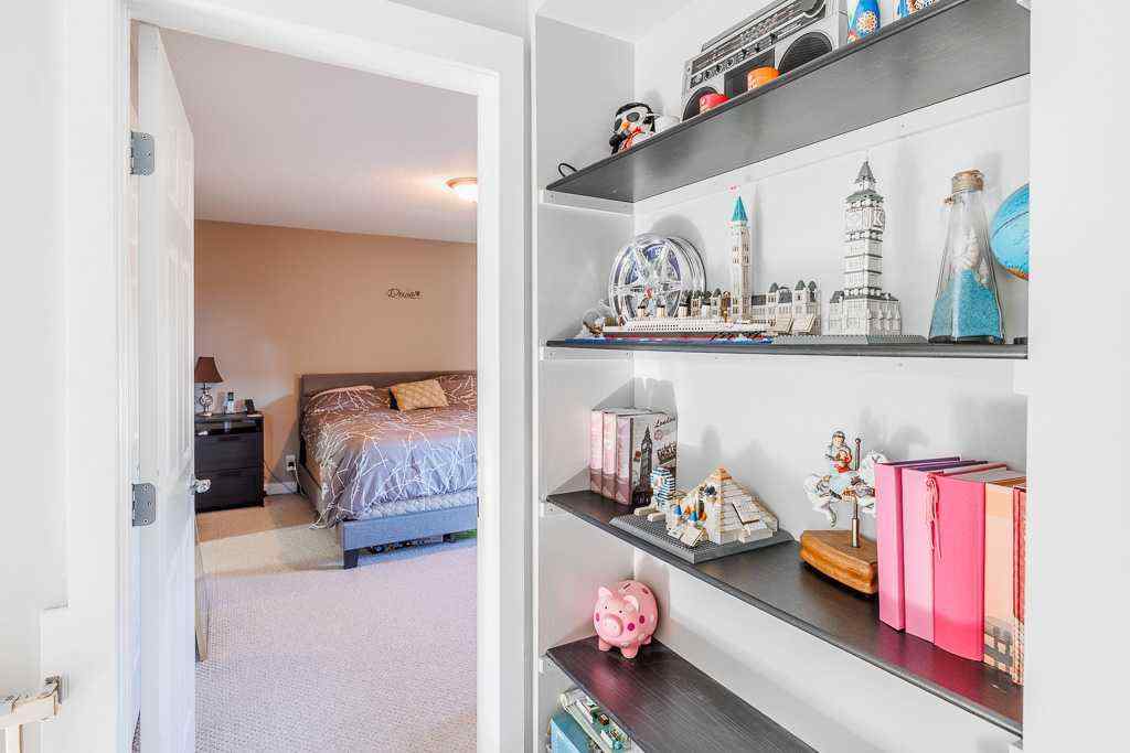 MLS® A2262476 - 65 Fern Glade Crescent  in Fox Run Sylvan Lake, Residential