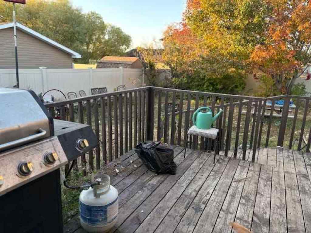 MLS® A2262494 - 5232 55 Avenue  in NONE Eckville, Residential