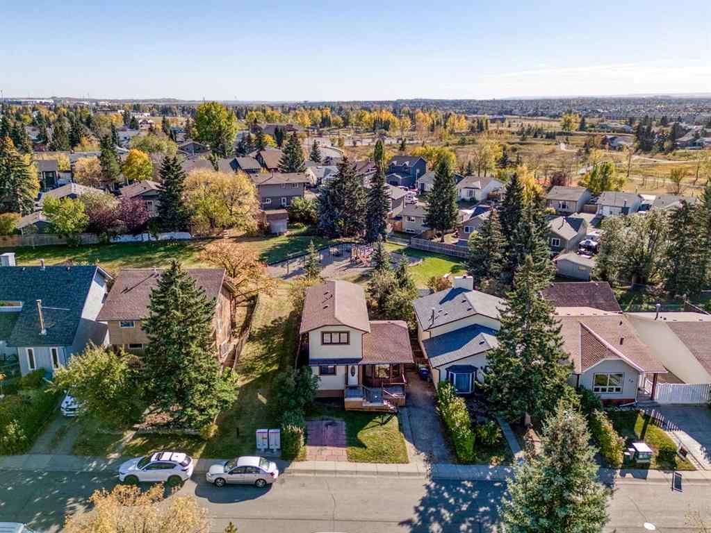 MLS® A2262503 - 47 Elk Hill SE in Edgewater Airdrie, Residential