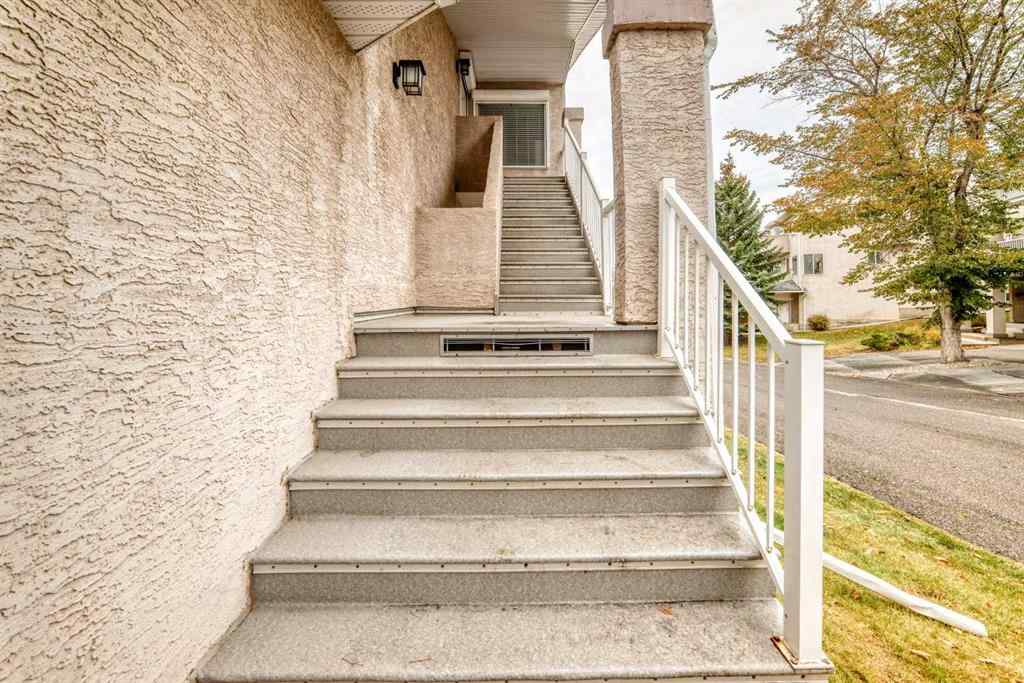 MLS® A2262519 - 82 Sierra Morena Green SW in Signal Hill Calgary, Residential