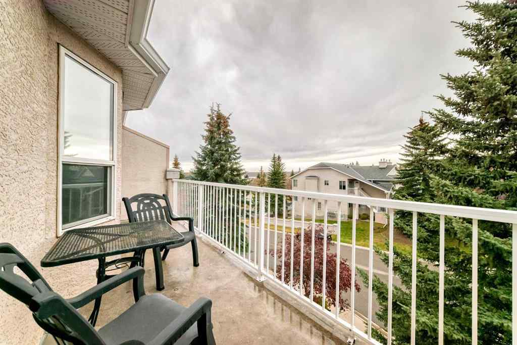 MLS® A2262519 - 82 Sierra Morena Green SW in Signal Hill Calgary, Residential