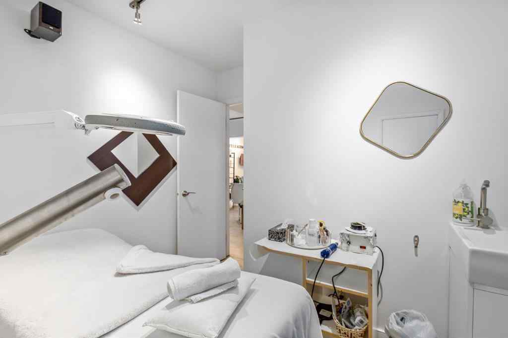 MLS® A2262527 - 2032 34 Avenue SW in South Calgary Calgary, Commercial