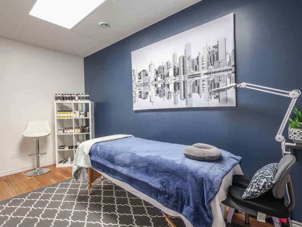 MLS® A2262535 - 5010 50 Street  in Downtown West Stettler, Commercial