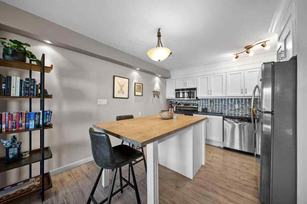 MLS® A2262545 - Unit #304 1222 Kensington Close NW in Hillhurst Calgary, Residential