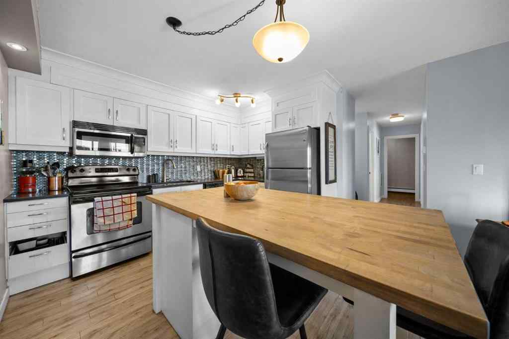 MLS® A2262545 - Unit #304 1222 Kensington Close NW in Hillhurst Calgary, Residential