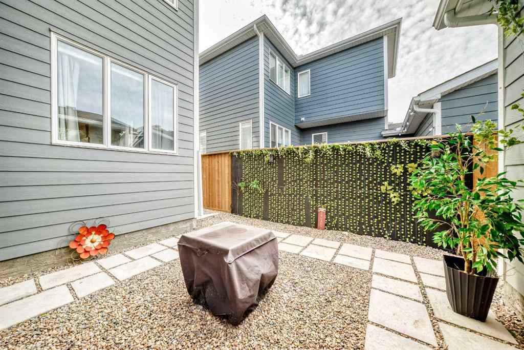 MLS® A2262552 - 404 Yorkville Avenue SW in Yorkville Calgary, Residential