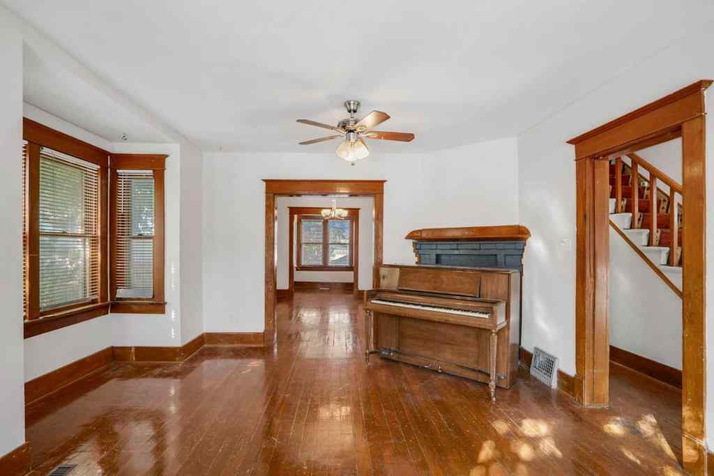 MLS® A2262561 - 2452 28 Avenue SW in Richmond Calgary, Residential