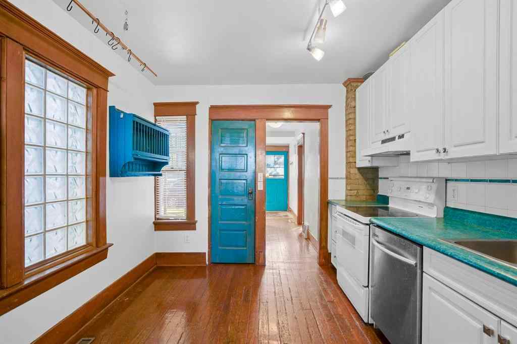 MLS® A2262561 - 2452 28 Avenue SW in Richmond Calgary, Residential