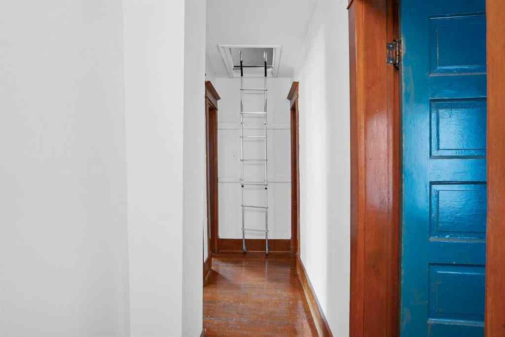 MLS® A2262561 - 2452 28 Avenue SW in Richmond Calgary, Residential