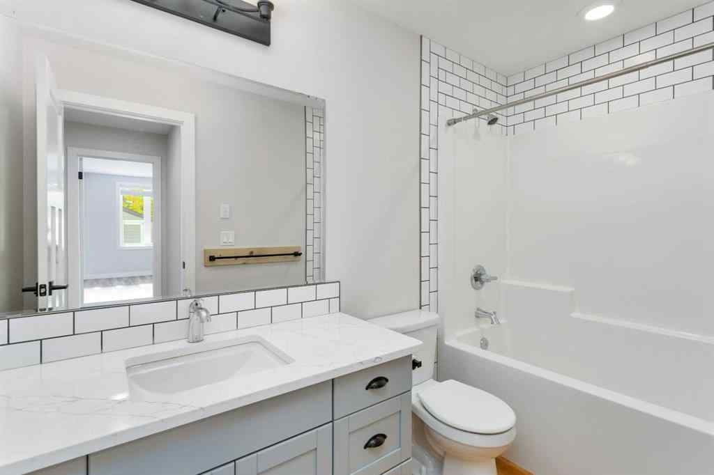 MLS® A2262567 - 5043 56 Street  in Dodds Lake Innisfail, Residential