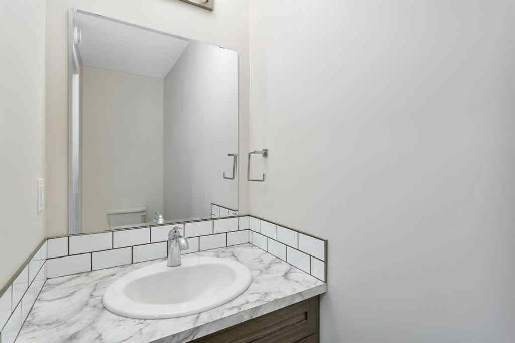 MLS® A2262567 - 5043 56 Street  in Dodds Lake Innisfail, Residential