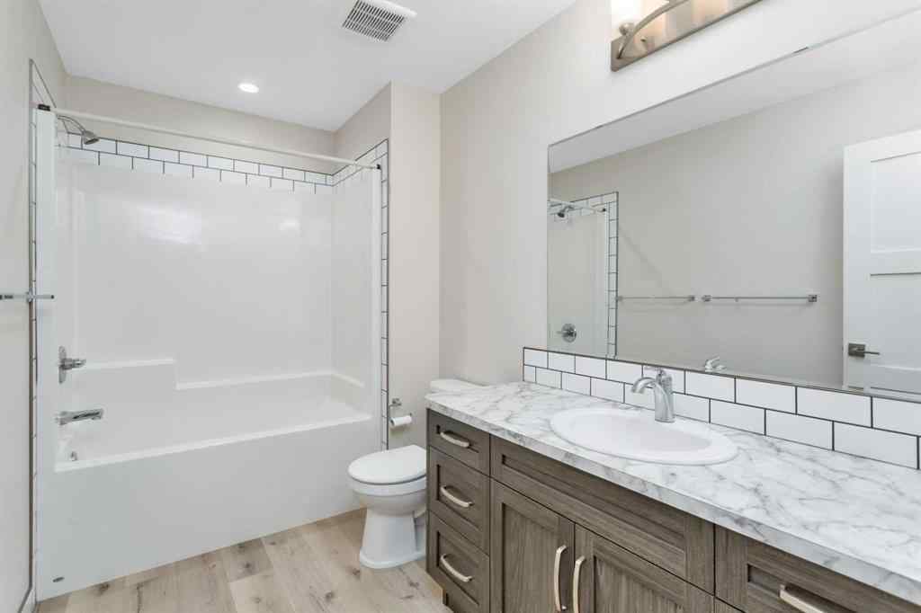 MLS® A2262567 - 5043 56 Street  in Dodds Lake Innisfail, Residential