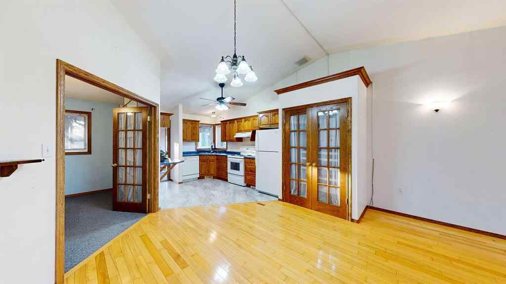 MLS® A2262571 - 2288 7 Avenue NE in Northeast Crescent Heights Medicine Hat, Residential