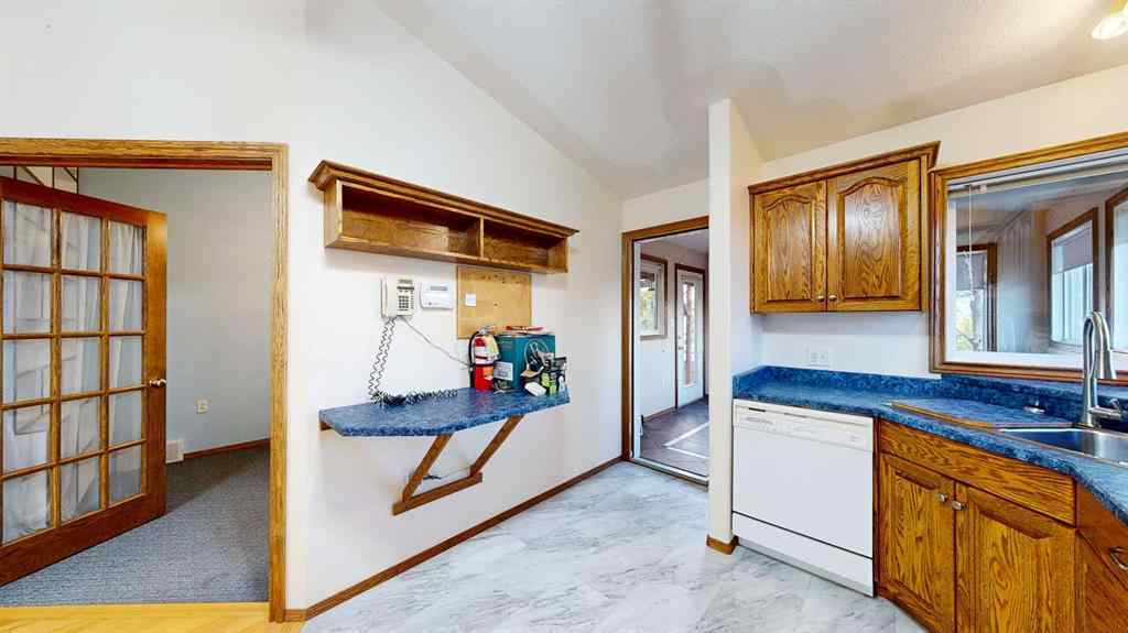 MLS® A2262571 - 2288 7 Avenue NE in Northeast Crescent Heights Medicine Hat, Residential