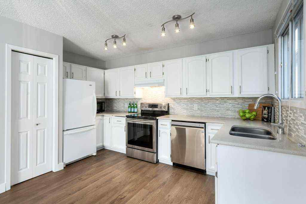 MLS® A2262576 - Unit #4 1939 25A Street SW in Killarney/Glengarry Calgary, Residential