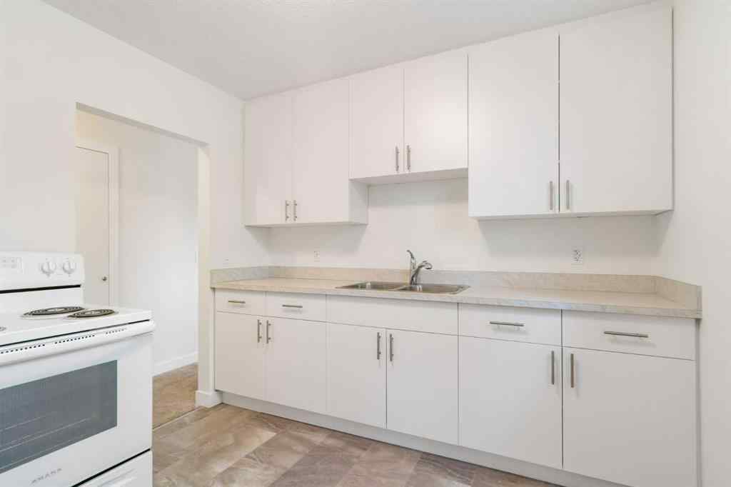 MLS® A2262577 - 2815 41 Street SW in Glenbrook Calgary, Residential