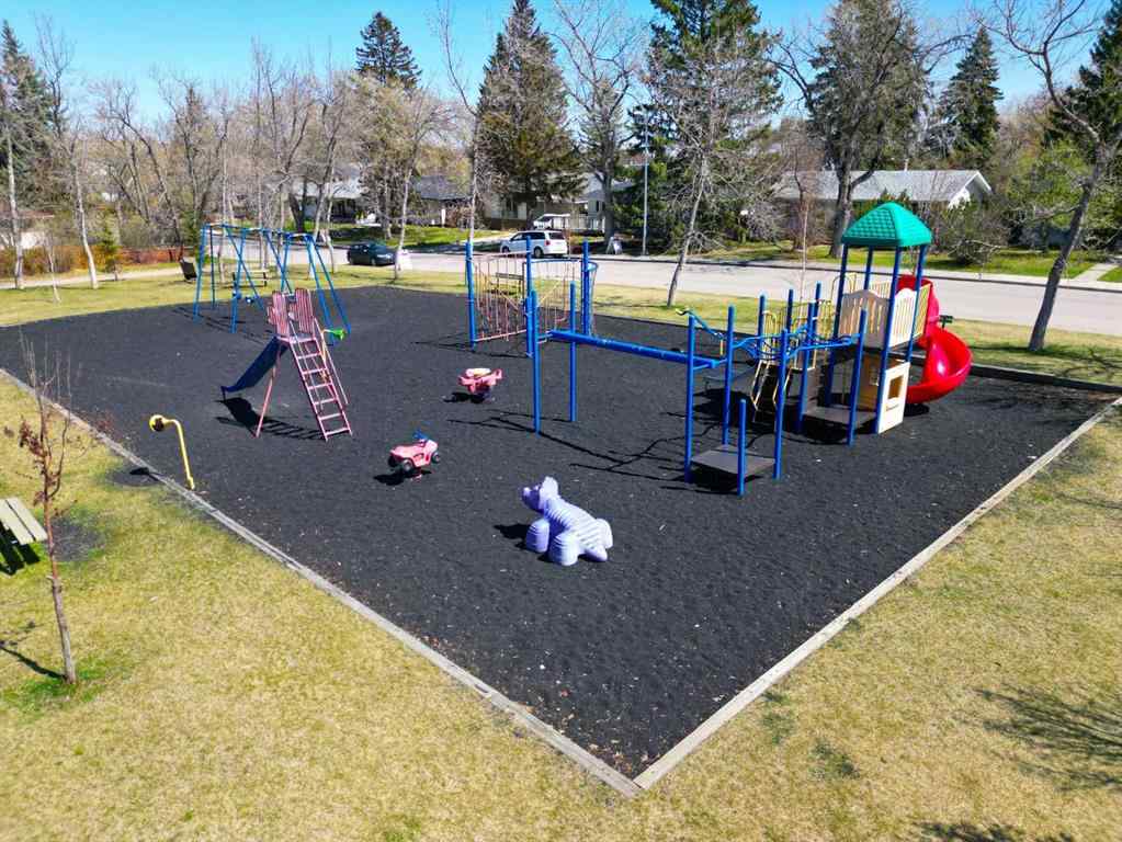 MLS® A2262577 - 2815 41 Street SW in Glenbrook Calgary, Residential