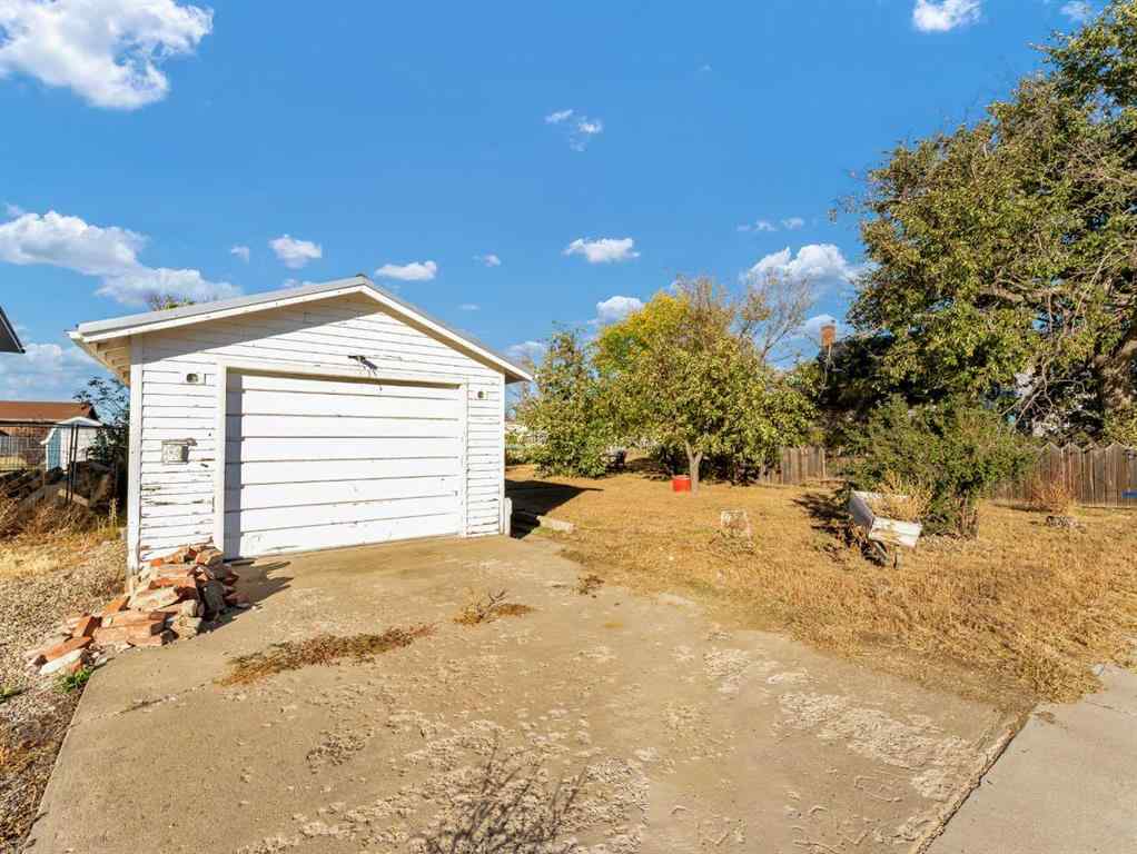 MLS® A2262578 - 80 Pacific Avenue  in NONE Irvine, Residential