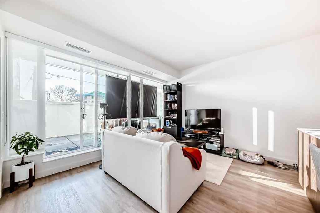 MLS® A2262579 - Unit #311 1107 Gladstone Road NW in Hillhurst Calgary, Residential