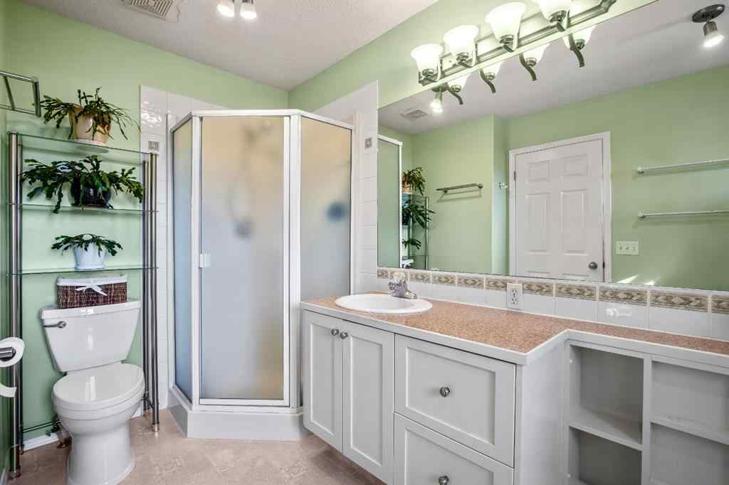 MLS® A2262599 - 17 Luxstone Crescent SW in Luxstone Airdrie, Residential