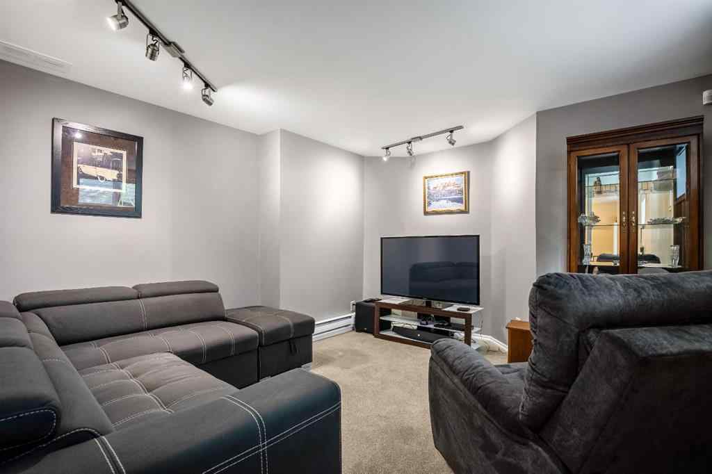 MLS® A2262599 - 17 Luxstone Crescent SW in Luxstone Airdrie, Residential